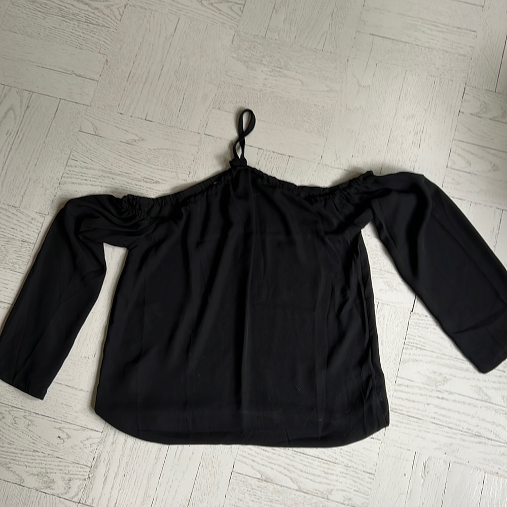 Cold shoulder top